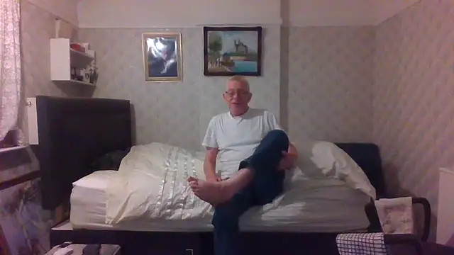 Snapshot of shaun63m chatting on February 15, 2026, 1:50 am shaun63m online show from February 15, 2026, 1:50 am