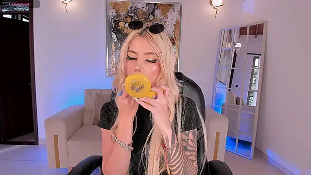 HannaConnor  online show from March 29, 2026, 6:09 pm