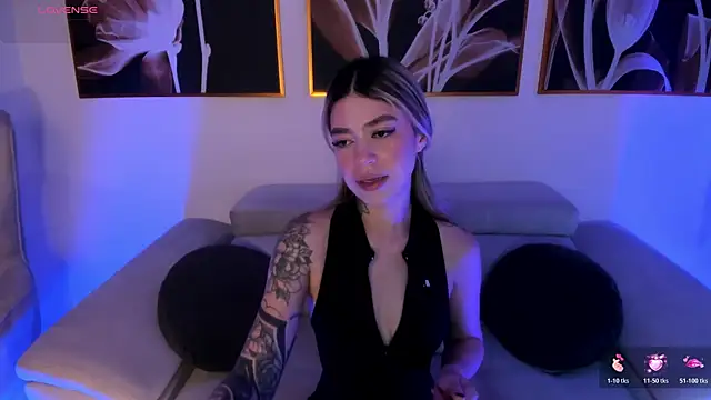 Snapshot of ViolettHansson chatting on July 10, 2026, 10:48 am ViolettHansson online show from July 10, 2026, 10:48 am