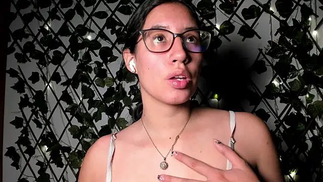 CoralineSanchez online show from November 6, 2025, 11:20 pm