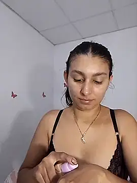 Alyson0001 online show from November 11, 2025, 6:58 pm