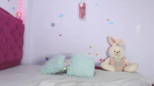 Madelyy  online show from May 13, 2026, 8:27 pm