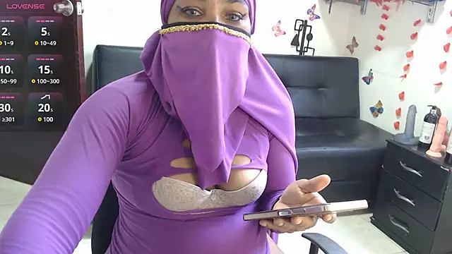 Snapshot of Aaliyah_brown chatting on February 12, 2025, 2:10 pm Aaliyah brown online show from February 12, 2025, 2:10 pm