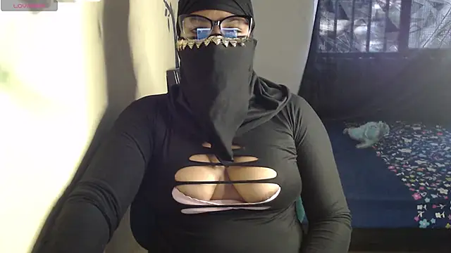 Snapshot of Aaliyah_brown chatting on March 17, 2026, 2:42 pm Aaliyah brown online show from March 17, 2026, 2:42 pm