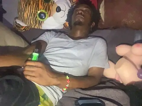 Snapshot of SlimeCrownzOut5 chatting on November 16, 2025, 12:26 am SlimeCrownzOut5 online show from November 16, 2025, 12:26 am