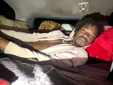 Snapshot of SlimeCrownzOut5 chatting on October 25, 2025, 4:33 am SlimeCrownzOut5 online show from October 25, 2025, 4:33 am