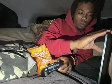 Snapshot of SlimeCrownzOut5 chatting on November 3, 2025, 4:17 am SlimeCrownzOut5 online show from November 3, 2025, 4:17 am