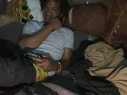 Snapshot of SlimeCrownzOut5 chatting on November 13, 2025, 5:11 am SlimeCrownzOut5 online show from November 13, 2025, 5:11 am