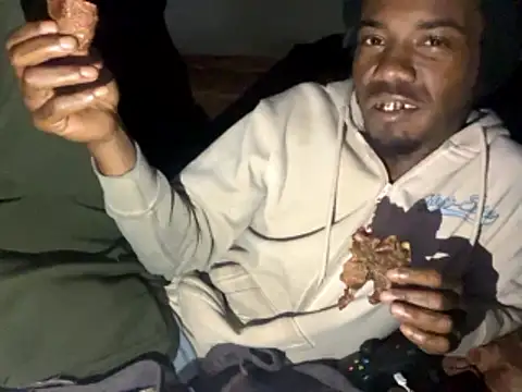 Snapshot of SlimeCrownzOut5 chatting on January 11, 2026, 12:28 am SlimeCrownzOut5 online show from January 11, 2026, 12:28 am