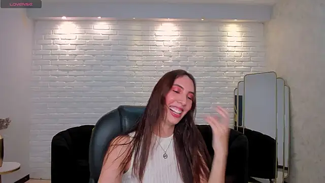 Snapshot of AnaisNin chatting on November 6, 2025, 3:32 am AnaisNin online show from November 6, 2025, 3:32 am