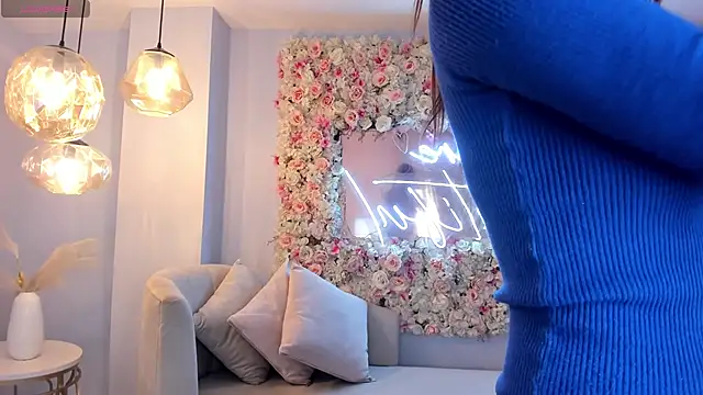 Snapshot of AnaisNin chatting on February 19, 2026, 11:07 am AnaisNin online show from February 19, 2026, 11:07 am