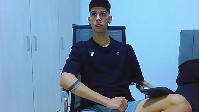 jhony-sex online show from September 20, 2025, 3:11 am