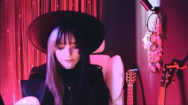 Snapshot of Avi_Nile chatting on November 1, 2025, 4:30 am Avi Nile online show from November 1, 2025, 4:30 am