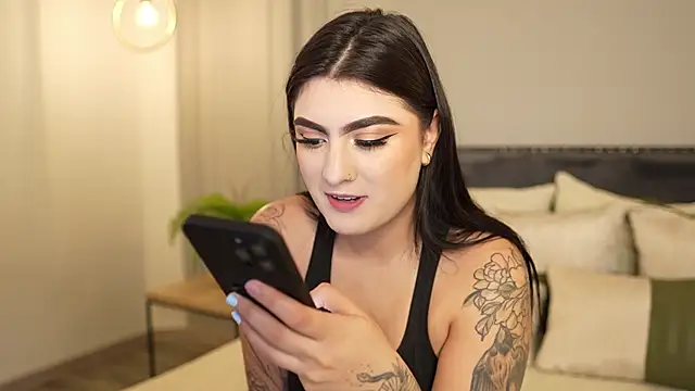 IrisBaker online show from January 18, 2026, 7:39 pm