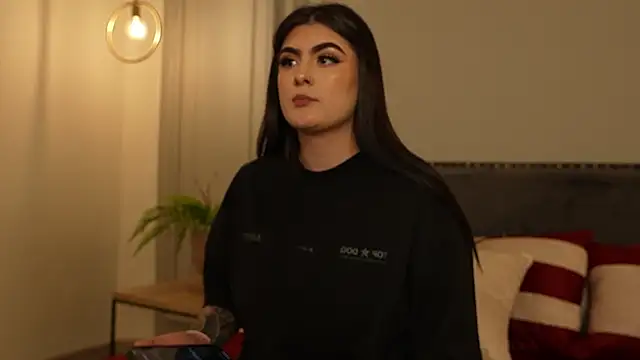 IrisBaker online show from September 12, 2025, 9:03 pm