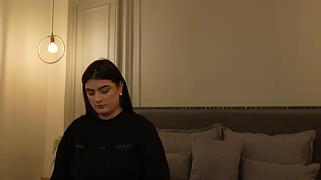 IrisBaker online show from October 6, 2025, 10:10 pm