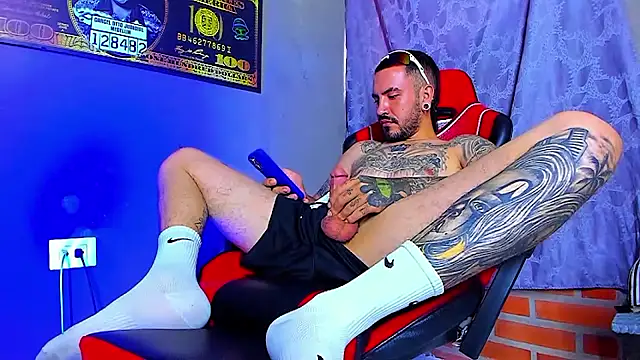 Snapshot of smoker445 chatting on October 31, 2025, 7:32 pm smoker445 online show from October 31, 2025, 7:32 pm