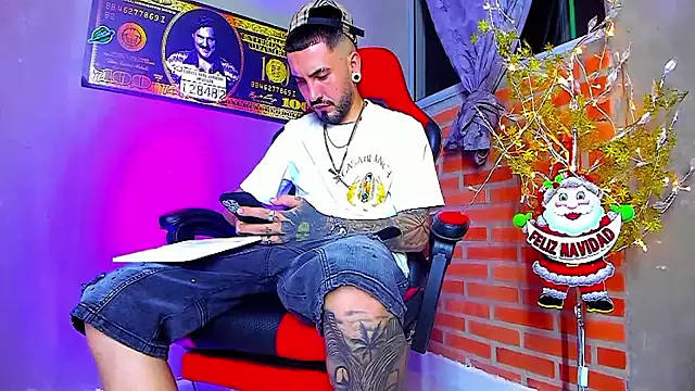 Snapshot of smoker445 chatting on November 25, 2025, 1:06 am smoker445 online show from November 25, 2025, 1:06 am