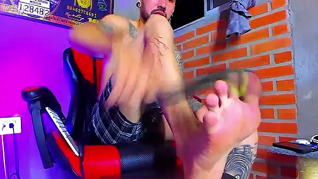 Snapshot of smoker445 chatting on November 23, 2025, 2:32 am smoker445 online show from November 23, 2025, 2:32 am