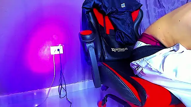 Snapshot of smoker445 chatting on November 22, 2025, 12:32 am smoker445 online show from November 22, 2025, 12:32 am