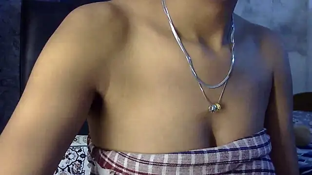 Snapshot of lola-__ chatting on February 13, 2026, 4:29 pm lola- online show from February 13, 2026, 4:29 pm