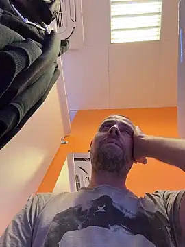 Huncutkuki online show from November 6, 2025, 5:28 pm