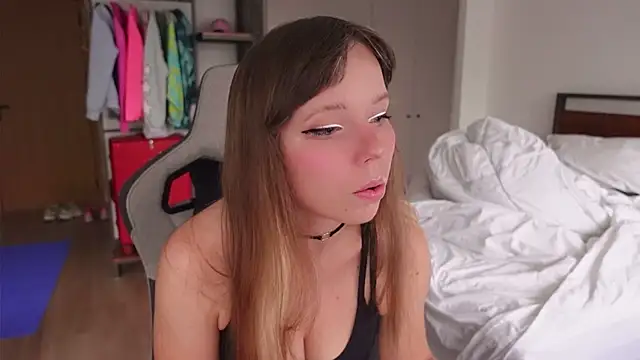 Ayra Lust online show from March 6, 2026, 7:42 pm