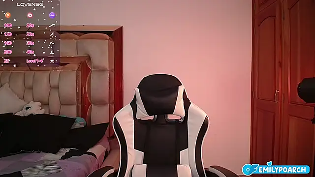 Snapshot of emilyaboott chatting on February 1, 2026, 9:57 pm emilyaboott online show from February 1, 2026, 9:57 pm