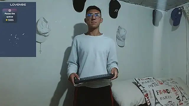 samfox  online show from March 13, 2026, 11:26 am