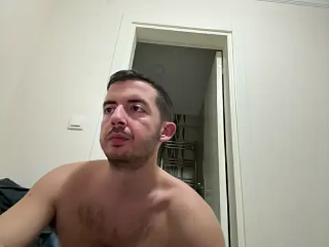 laynufff online show from April 3, 2026, 5:52 pm