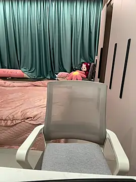 palzkybi123 online show from February 5, 2026, 1:01 am