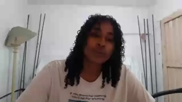 yohatinelly07 online show from November 12, 2025, 9:40 pm