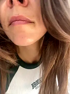 Snapshot of JuicyFruits93 chatting on January 6, 2026, 5:22 am JuicyFruits93 online show from January 6, 2026, 5:22 am