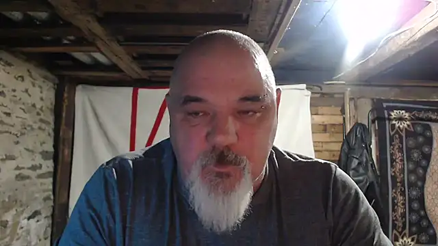 Newfiesausage1972 online show from December 3, 2025, 9:58 pm