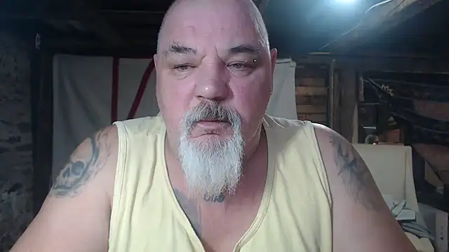 Newfiesausage1972 online show from March 6, 2026, 12:22 pm