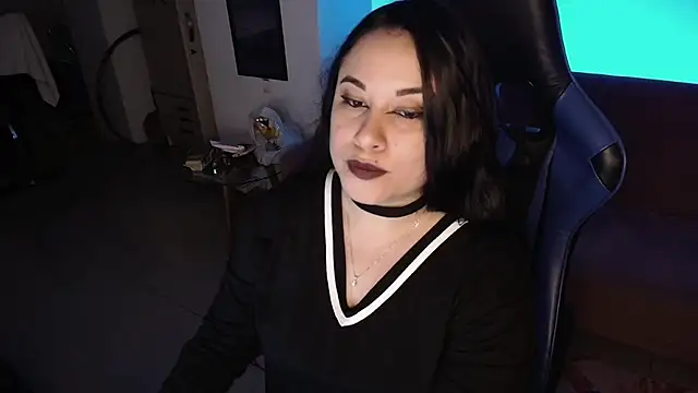 LauraHawkes online show from November 15, 2025, 2:04 am