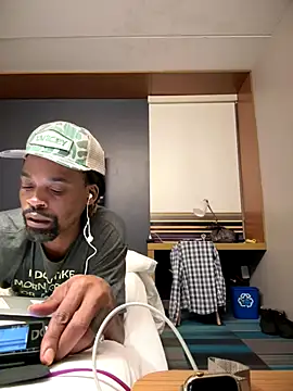 1BeautyN1Beast online show from October 1, 2025, 11:30 pm