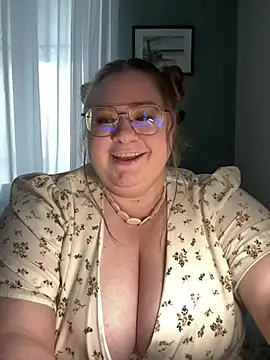 Chloe WS online show from February 6, 2025, 12:15 pm