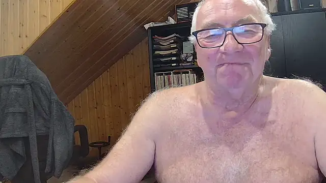 Snapshot of biggandybig chatting on May 15, 2026, 11:36 pm biggandybig online show from May 15, 2026, 11:36 pm