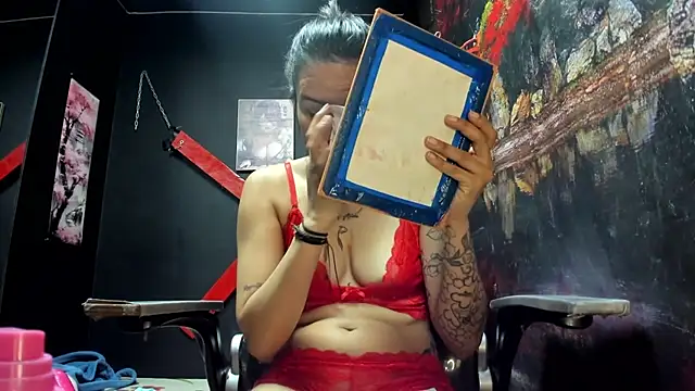 Yaumiko online show from December 17, 2025, 1:49 pm