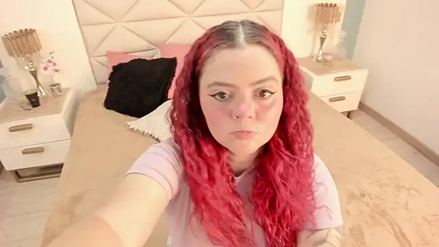 Twwiiggy online show from November 6, 2025, 8:02 pm