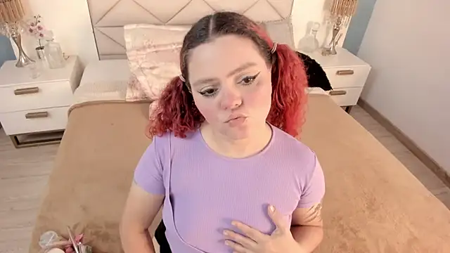 Twwiiggy online show from February 10, 2026, 8:08 pm