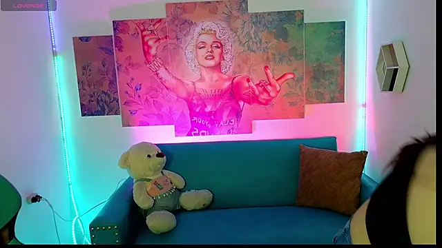 conniejames m online show from May 14, 2026, 11:35 pm