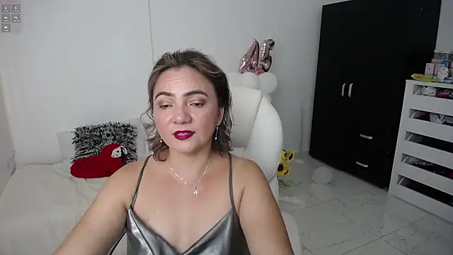 Snapshot of ana_milf chatting on February 2, 2025, 10:06 pm ana milf online show from February 2, 2025, 10:06 pm