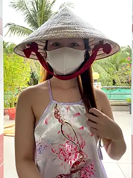 BabyThree  online show from November 26, 2025, 8:36 am