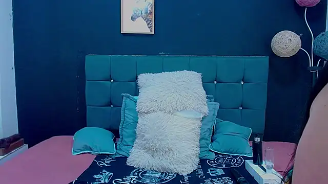 mia xx1 online show from November 14, 2025, 3:43 am