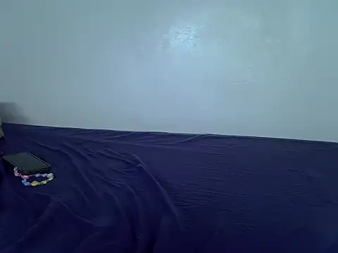 laetitia  online show from November 26, 2025, 8:14 am