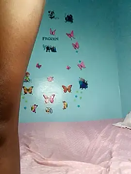 Snapshot of laetitia_ chatting on March 11, 2025, 11:47 pm laetitia online show from March 11, 2025, 11:47 pm