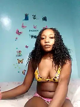 Snapshot of laetitia_ chatting on March 10, 2025, 8:45 pm laetitia online show from March 10, 2025, 8:45 pm