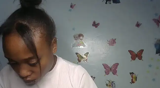 Snapshot of laetitia_ chatting on March 6, 2025, 5:22 pm laetitia online show from March 6, 2025, 5:22 pm
